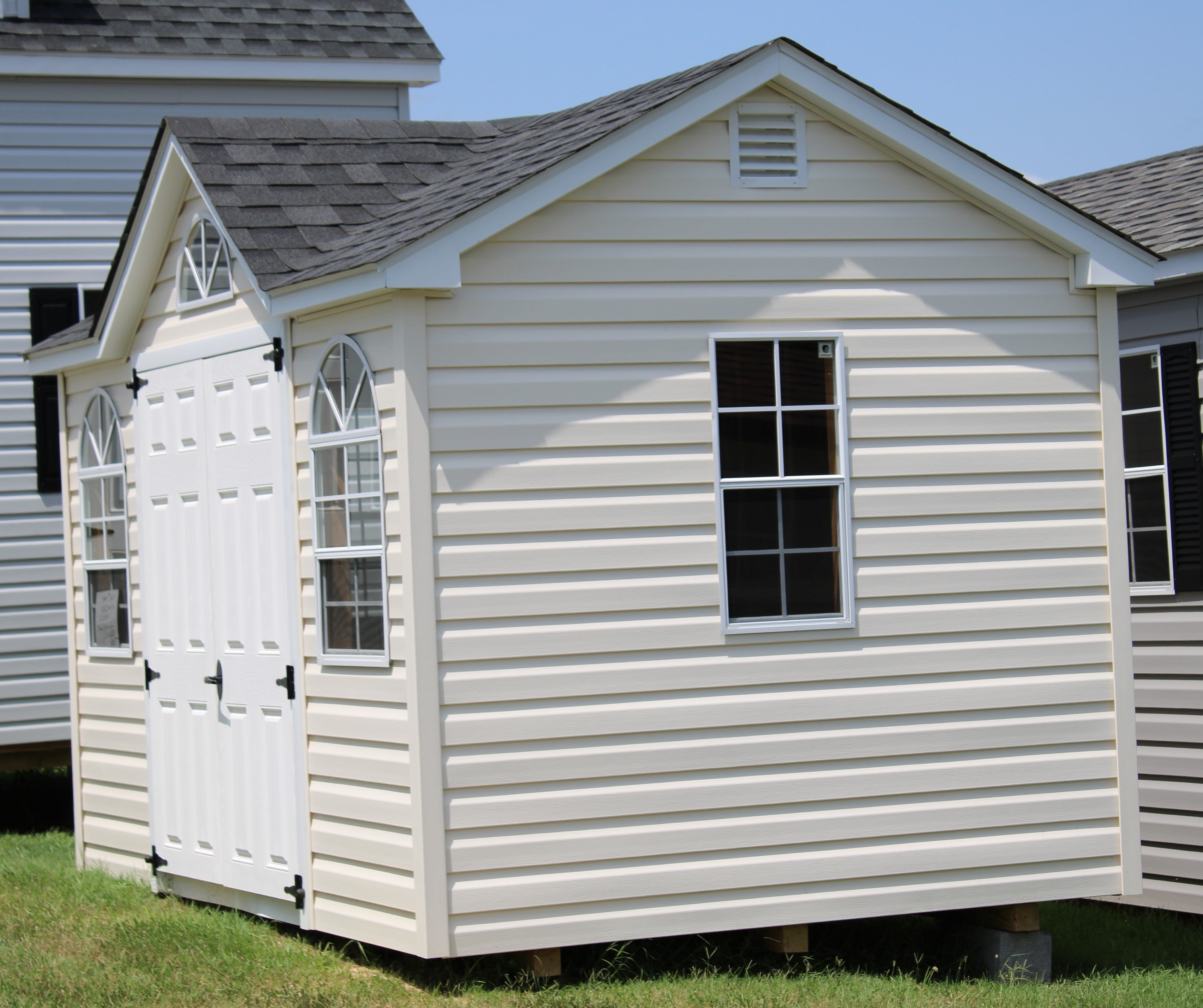8 x 12 Vinyl Cottage #1067